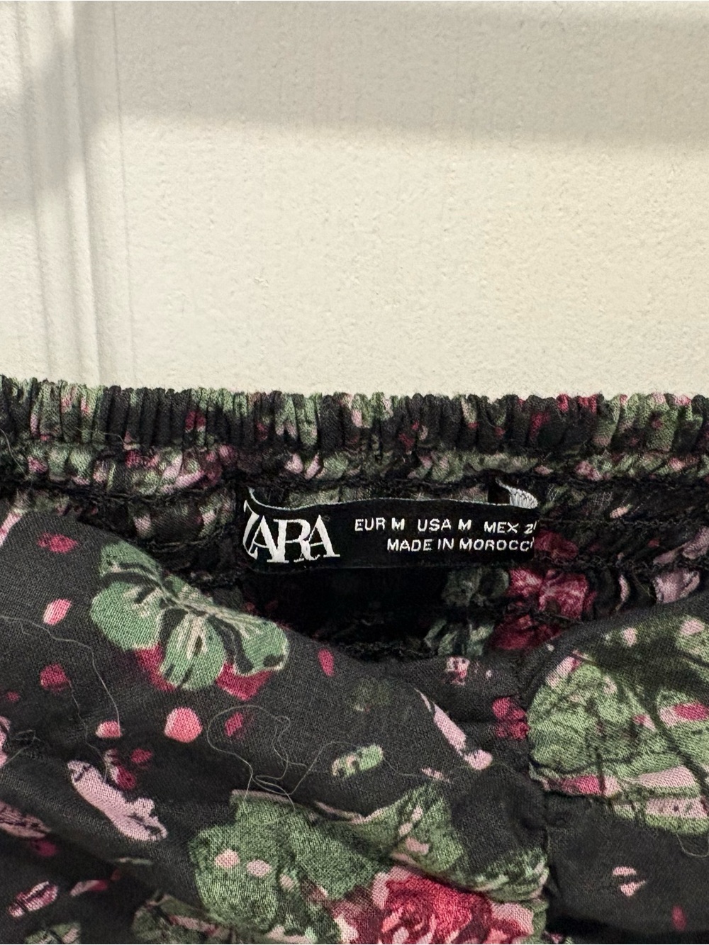 Zara Black Floral Puff-Sleeve Crop Top with Pink & Green Accents #1029 - Picture 3 of 9
